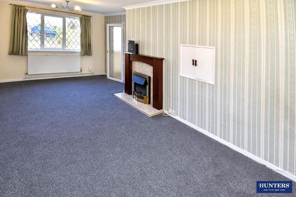 Lounge-dining room