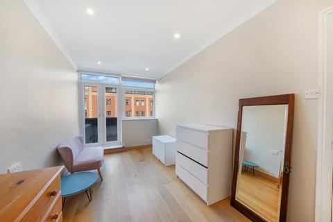 4 bedroom apartment to rent, Bethnal Green Road, London, E2