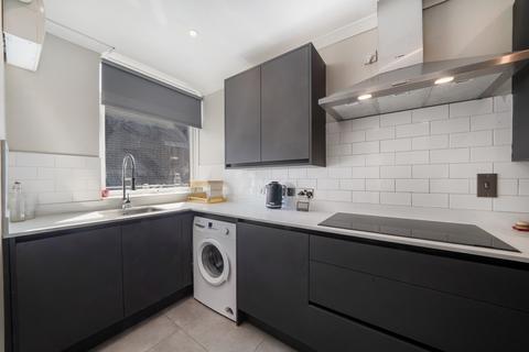 4 bedroom apartment to rent, Bethnal Green Road, London, E2