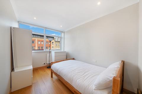 4 bedroom apartment to rent, Bethnal Green Road, London, E2