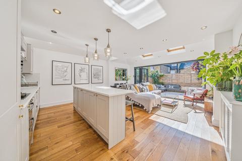 Flat A, 22 Gayville Road, London, SW11 6JP