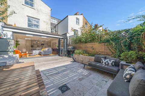 Flat A, 22 Gayville Road, London, SW11 6JP