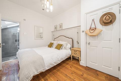 Flat A, 22 Gayville Road, London, SW11 6JP
