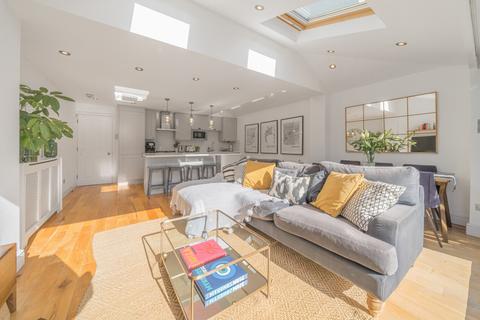 Flat A, 22 Gayville Road, London, SW11 6JP
