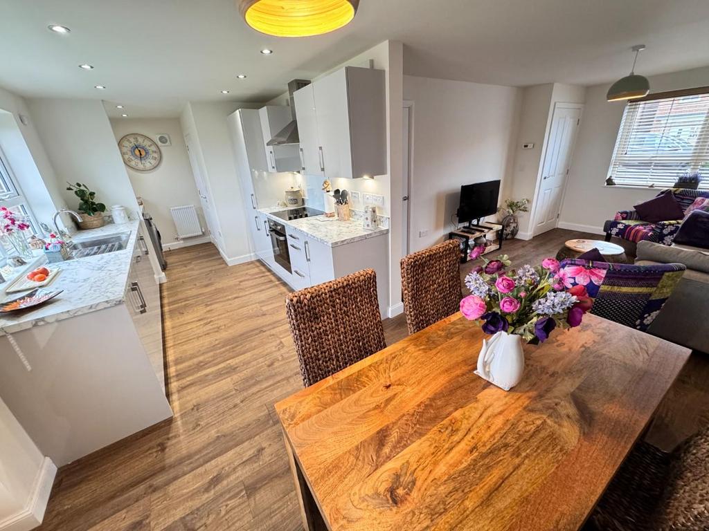 Dining into kitchen