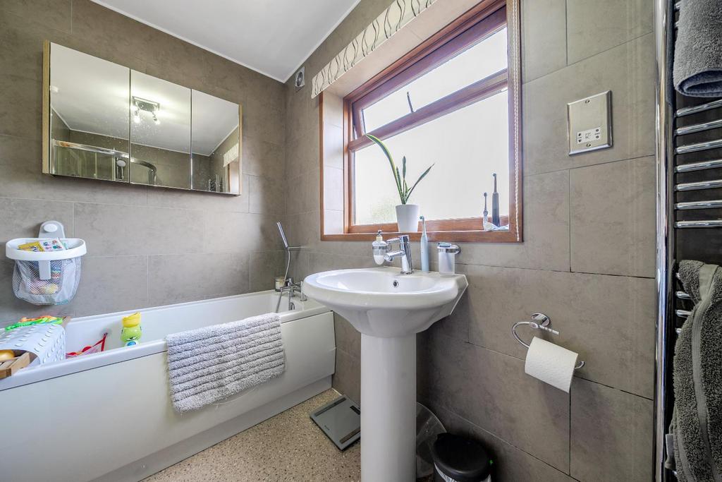 Bathroom 2.jpg