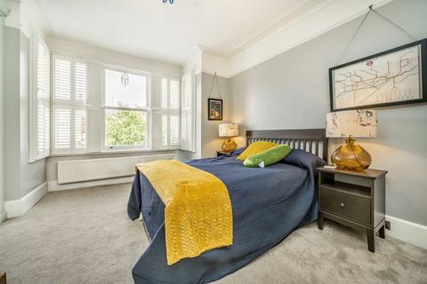 15 Buxton Gardens, London, W3 9LF