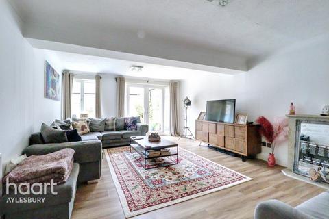 undefined, Woodford Close, Aylesbury