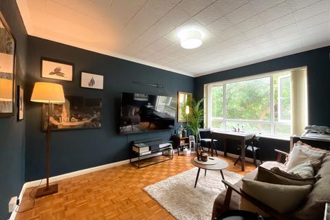 2 bedroom flat for sale, Southbourne Grove, Westcliff-on-Sea SS0