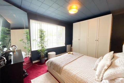 2 bedroom flat for sale, Southbourne Grove, Westcliff-on-Sea SS0