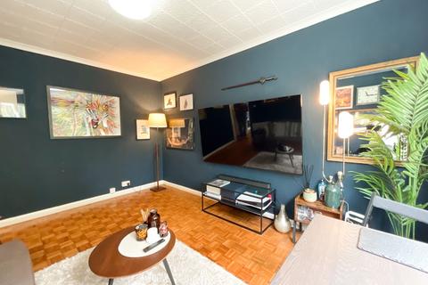 2 bedroom flat for sale, Southbourne Grove, Westcliff-on-Sea SS0