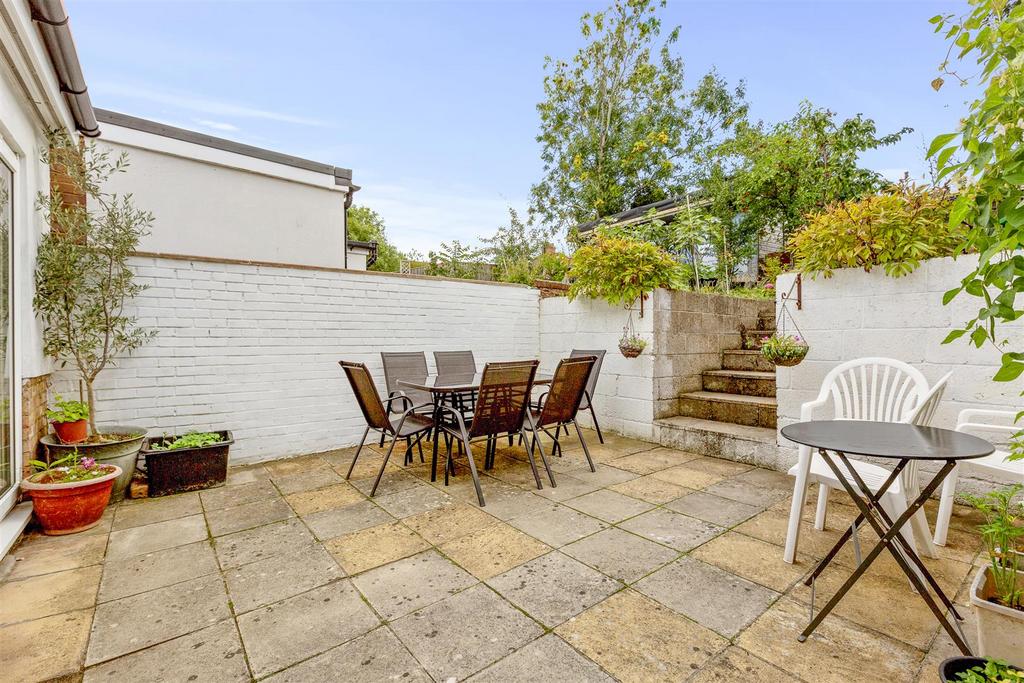 13 Wendover Street, HP11 2 JE-11.jpg