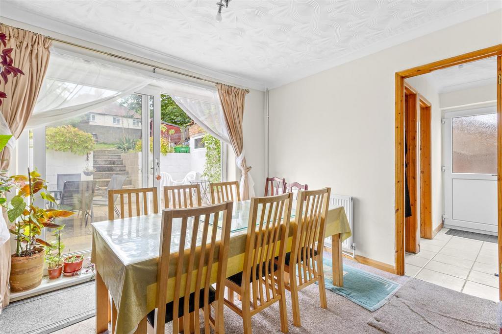 13 Wendover Street, HP11 2 JE-10.jpg