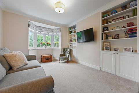 undefined, Orchard Grove, Chalfont St. Peter, SL9