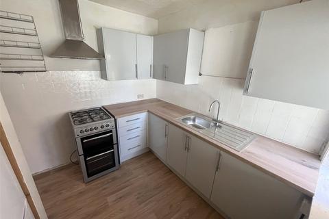 2 bedroom semi-detached house to rent, Green Park Road, Skircoat, Halifax, HX3