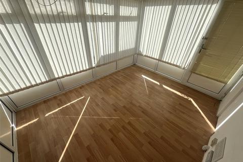 2 bedroom semi-detached house to rent, Green Park Road, Skircoat, Halifax, HX3
