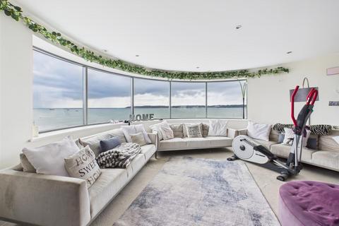 3 bedroom apartment for sale, Prestigious West Park Apartment With Balcony & Sea Views
