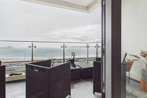 3 bedroom apartment for sale, Prestigious West Park Apartment With Balcony & Sea Views
