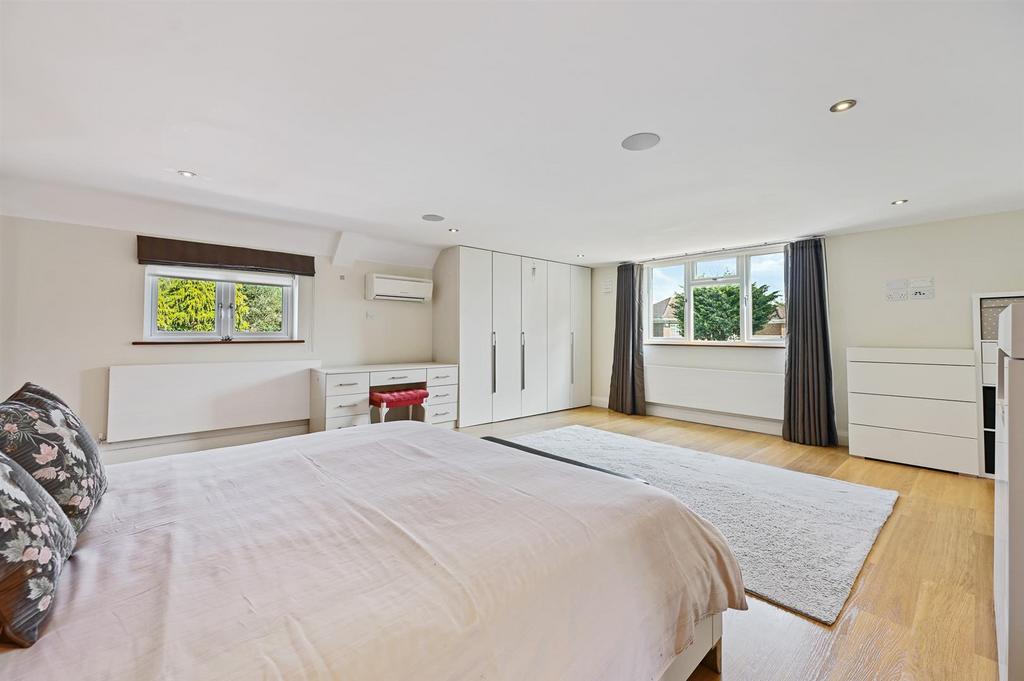 Bedroom 1.jpg