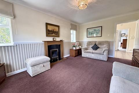 2 bedroom detached bungalow for sale, Newfield Avenue, Kenilworth