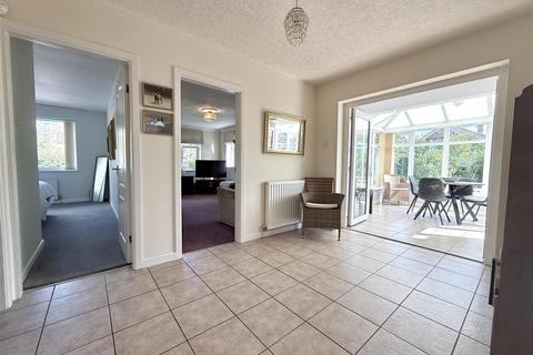 2 bedroom detached bungalow for sale, Newfield Avenue, Kenilworth