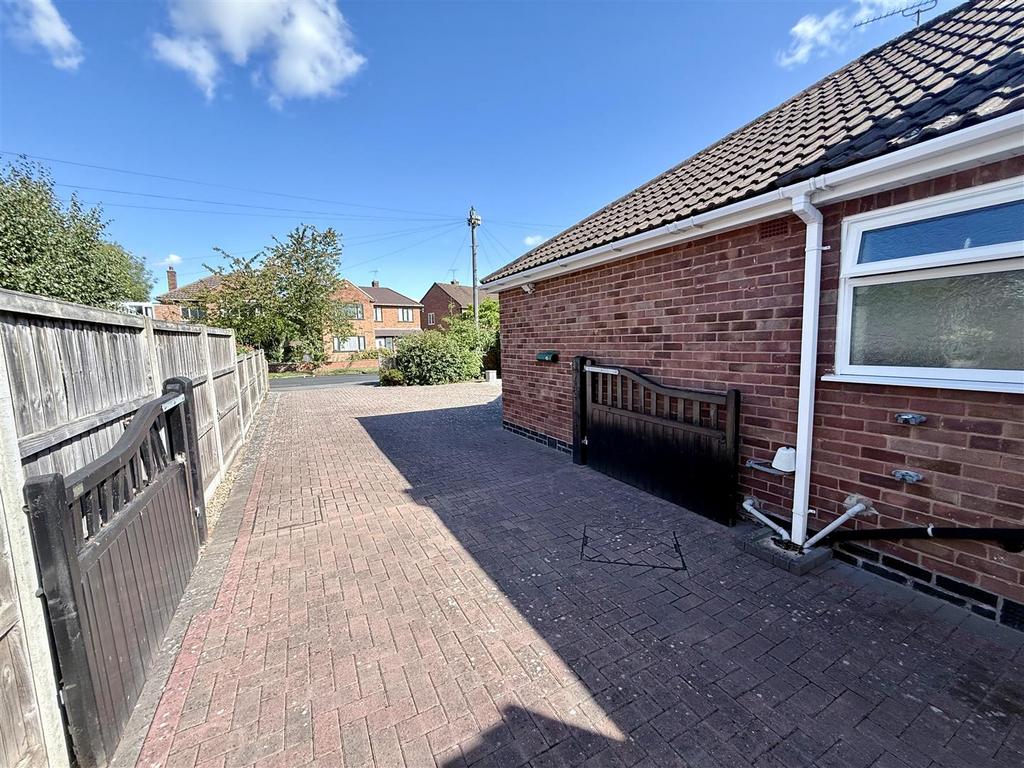 Driveway & Carport