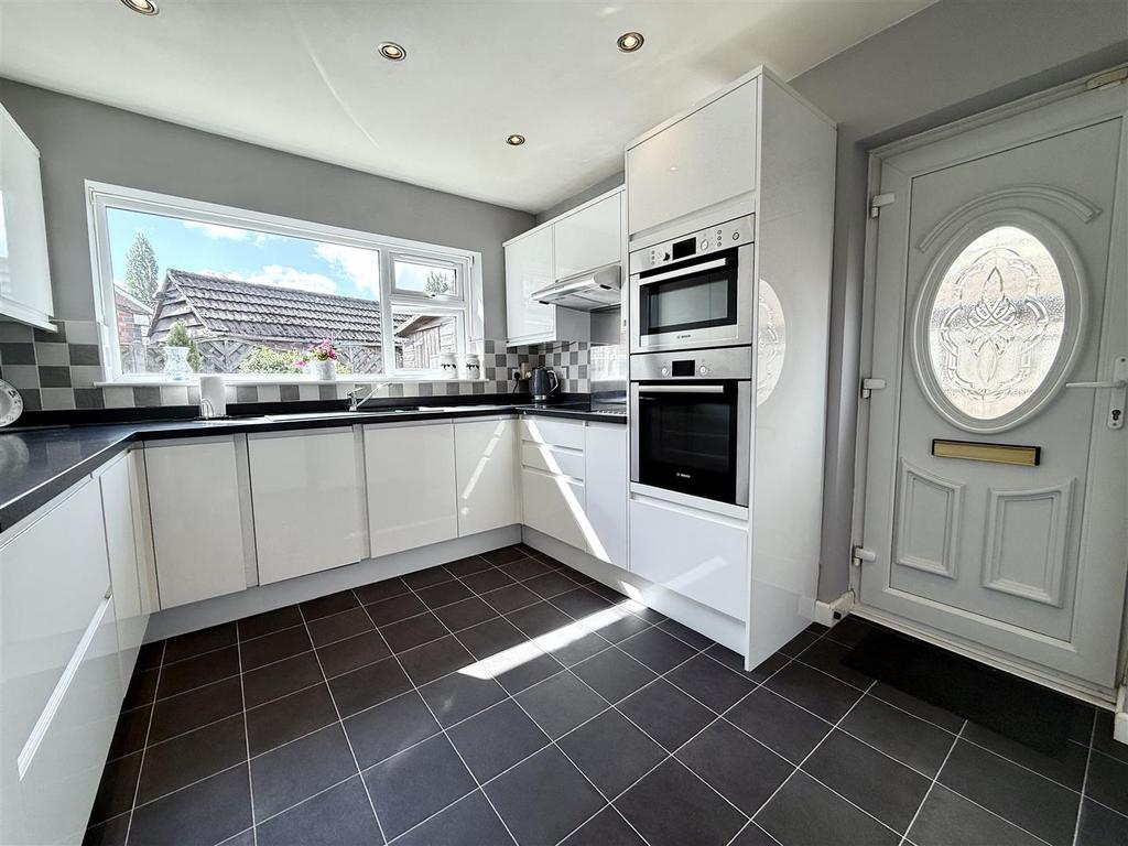 Fitted Kitchen