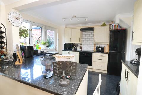 21 Baker Avenue, Hatfield Peverel, Chelmsford, CM3 2LH