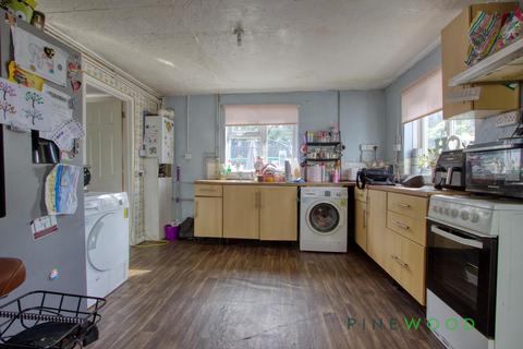 4 bedroom semi-detached house for sale, Yew Tree Avenue, Mansfield NG19