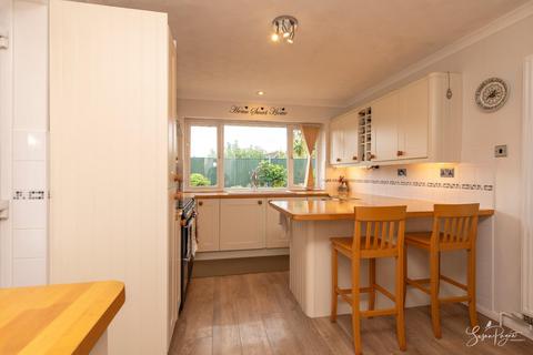 2 bedroom detached bungalow for sale, Pound Mead, Ryde