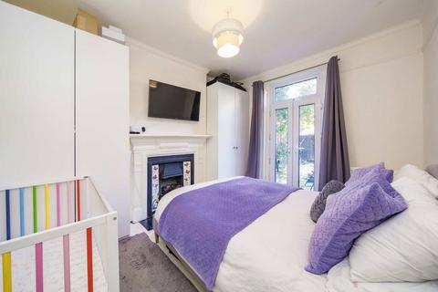 1 bedroom flat for sale, Shirley Road, London W4