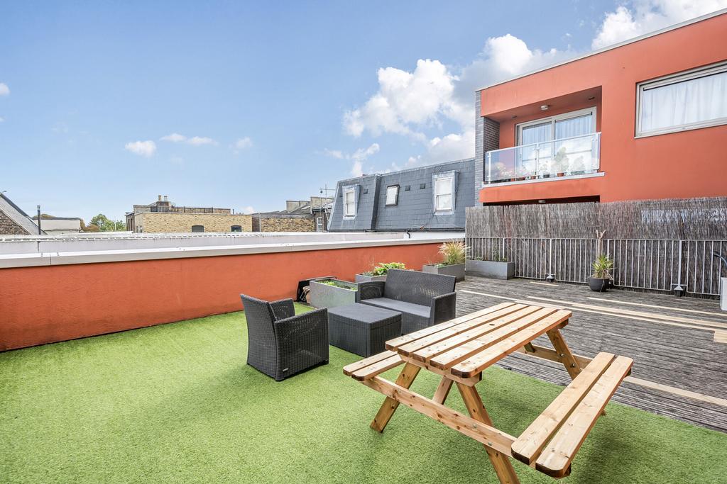 1348206-5-68bee85...