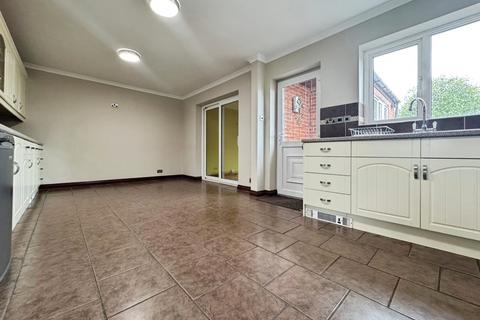 5 bedroom semi-detached house to rent, Doe Quarry Lane, Sheffield S25