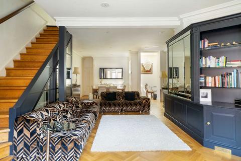 2 bedroom flat for sale, Balfour Mews, London W1K