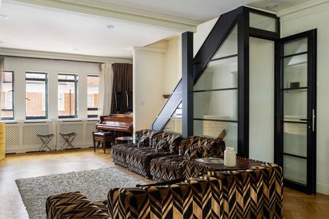 2 bedroom flat for sale, Balfour Mews, London W1K