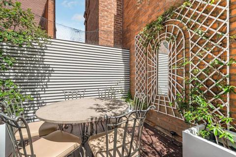 2 bedroom flat for sale, Balfour Mews, London W1K