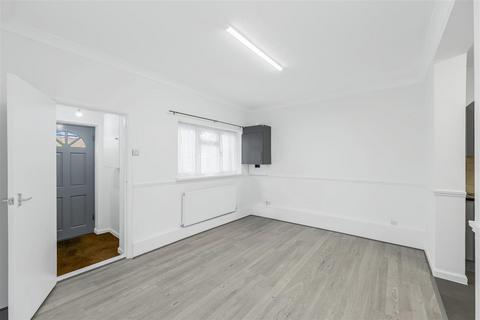 2 bedroom maisonette to rent, Boundary Road, Walthamstow, E17