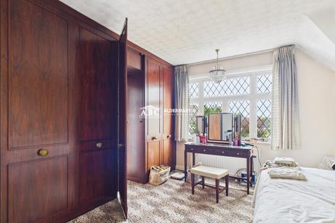 5 bedroom detached house for sale, Carlton Close, Edgware