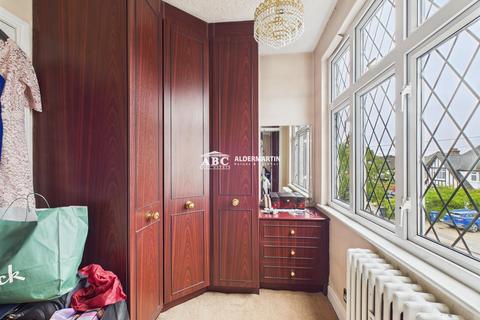 5 bedroom detached house for sale, Carlton Close, Edgware