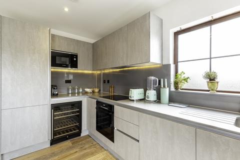 2 bedroom flat to rent, Botanical Court,Jubilee Street, London E1