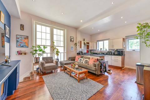 3 bedroom flat for sale, Chatsworth Road, Mapesbury Estate, London, NW2
