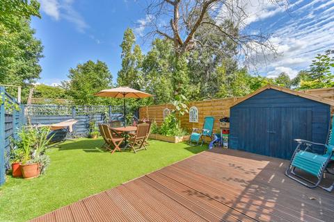 3 bedroom flat for sale, Chatsworth Road, Mapesbury Estate, London, NW2