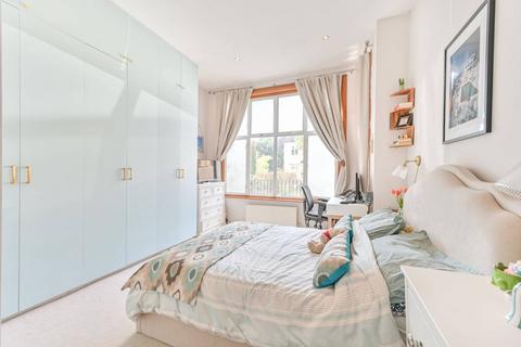 3 bedroom flat for sale, Chatsworth Road, Mapesbury Estate, London, NW2