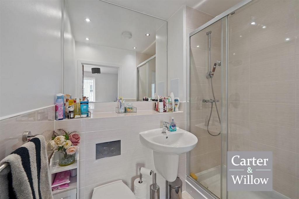 En suite shower