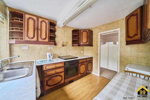 undefined, Murdoch Close, Staines-upon-Thames, Middlesex, TW18