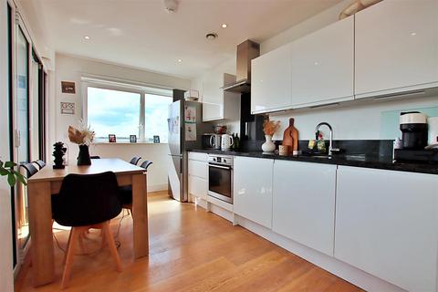 1 bedroom flat for sale, Elstree House,Elstree Way, Borehamwood
