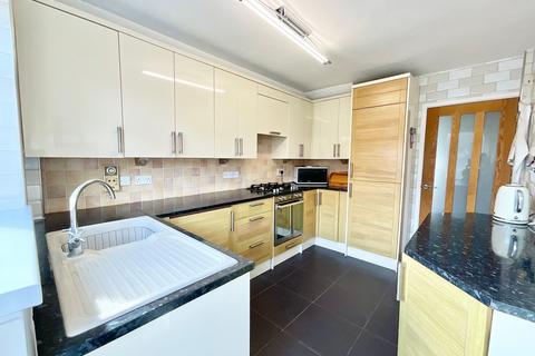 6 Elmstead Close, Stoke-on-trent, ST4 8UX