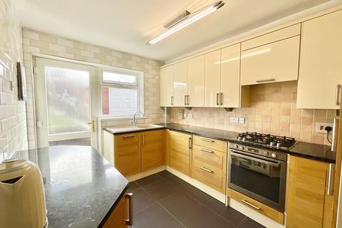 6 Elmstead Close, Stoke-on-trent, ST4 8UX
