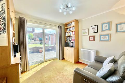 6 Elmstead Close, Stoke-on-trent, ST4 8UX