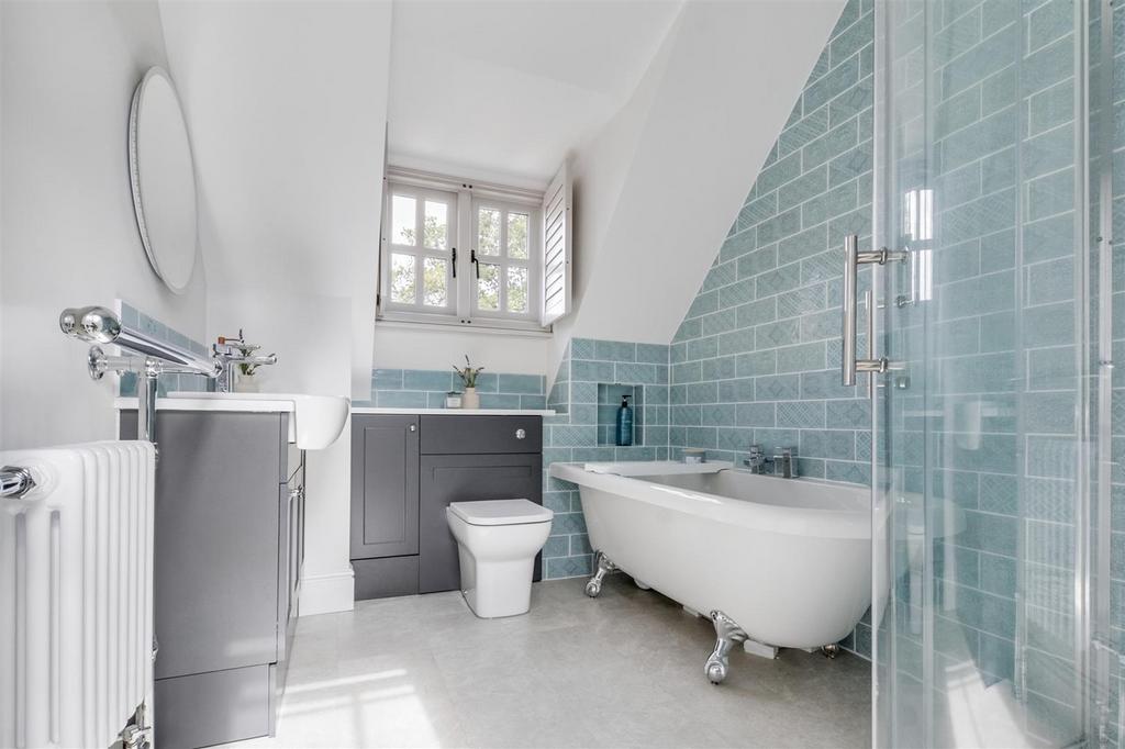 Bathroom 1.jpeg